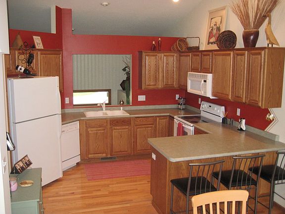 Open kitchen/dining area