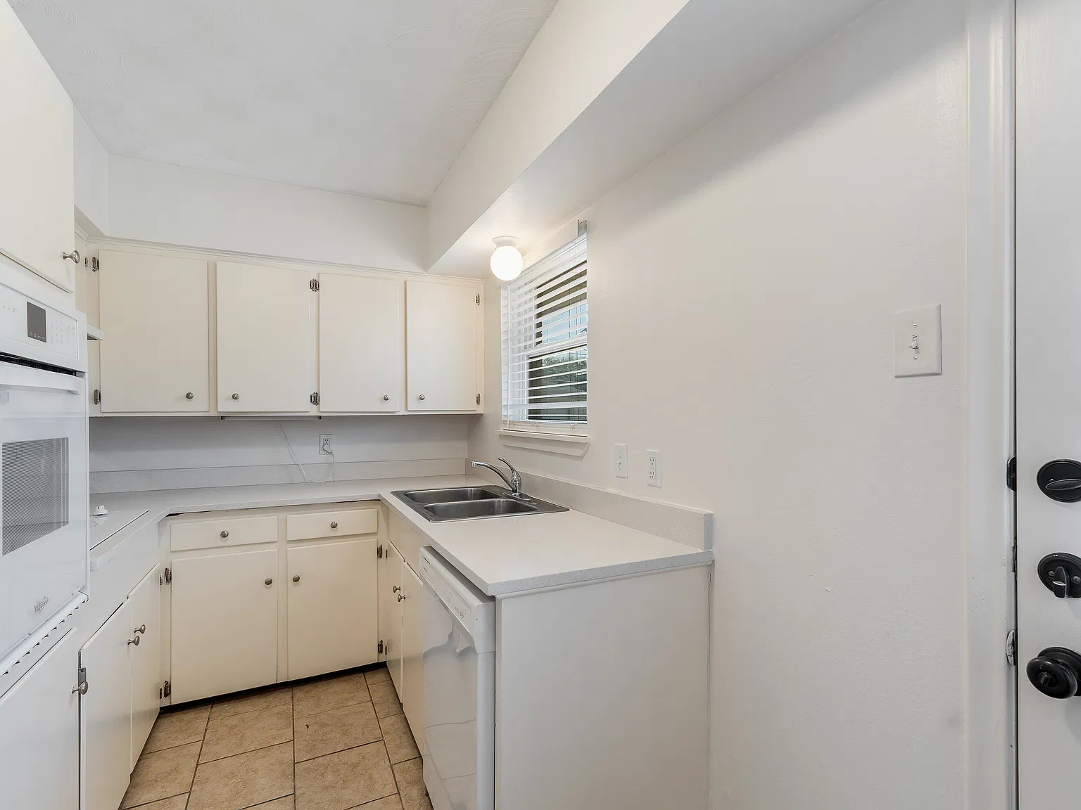 2 bed, 1036 sqft, $1,400 — Photo 3