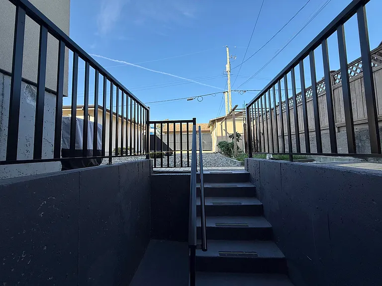 44XX Huxley Ave #BASEMENT — Photo 8