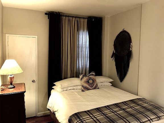 3rd image of 317 W 21st St APT 3D
