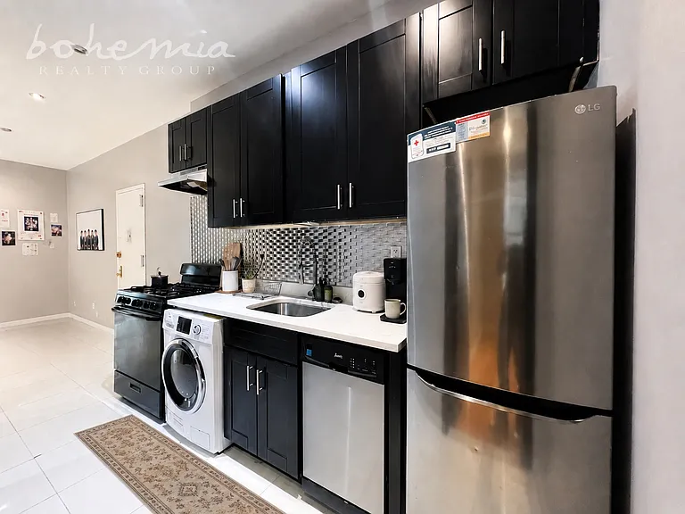 320 Manhattan Ave #3 — Photo 2