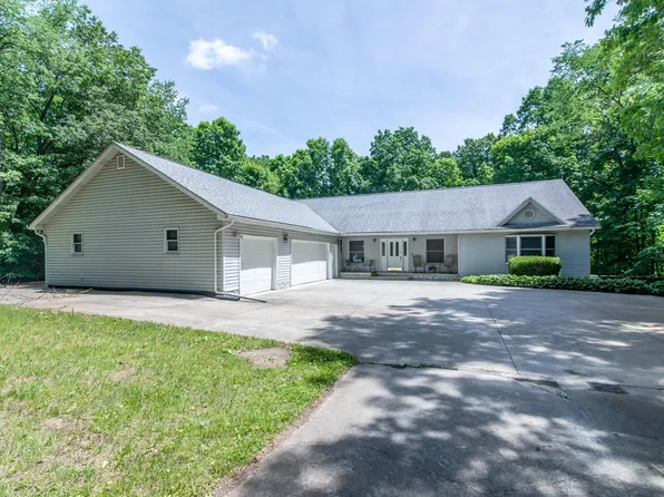 10090 King Hill Ct, Dexter, MI 48130