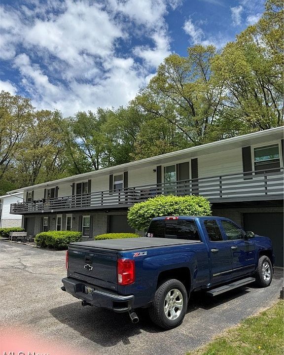2nd image of 3029 N Turkeyfoot Rd