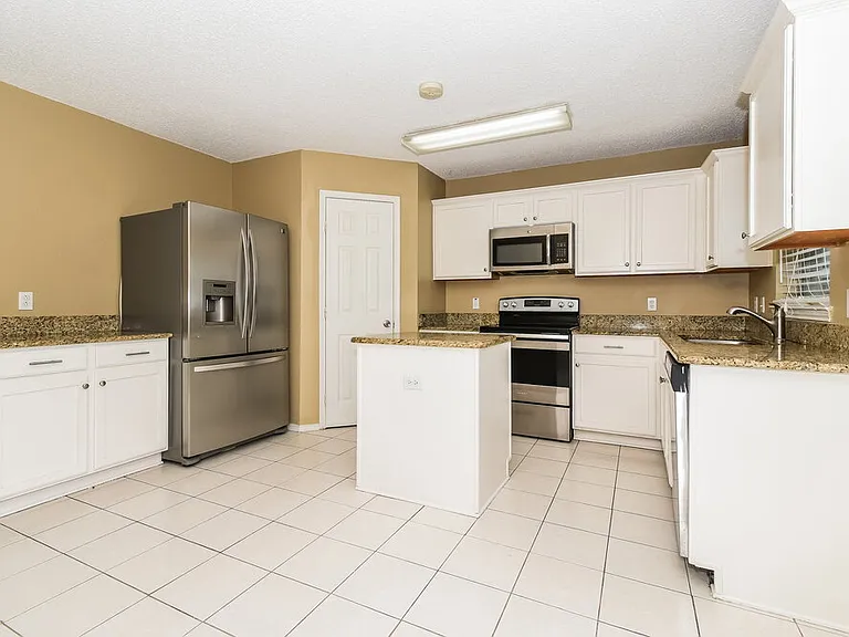 3304 Creekwood Dr — Photo 7