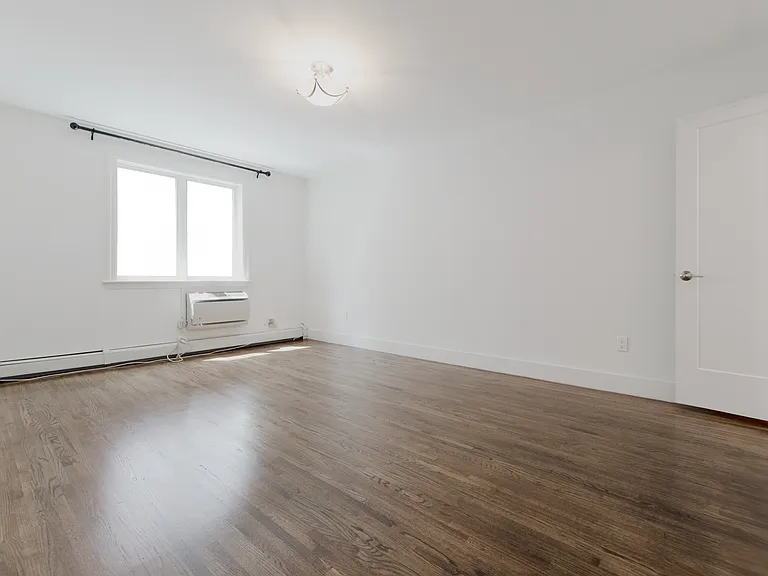 576 Henry St #2 — Photo 4
