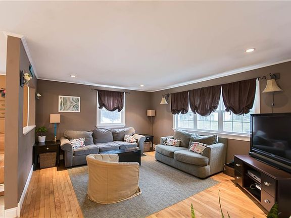 3rd image of 87 Louise Dr