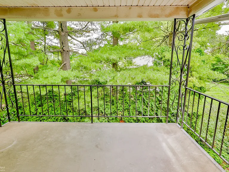 2066 Chester Rd #4 — Photo 17