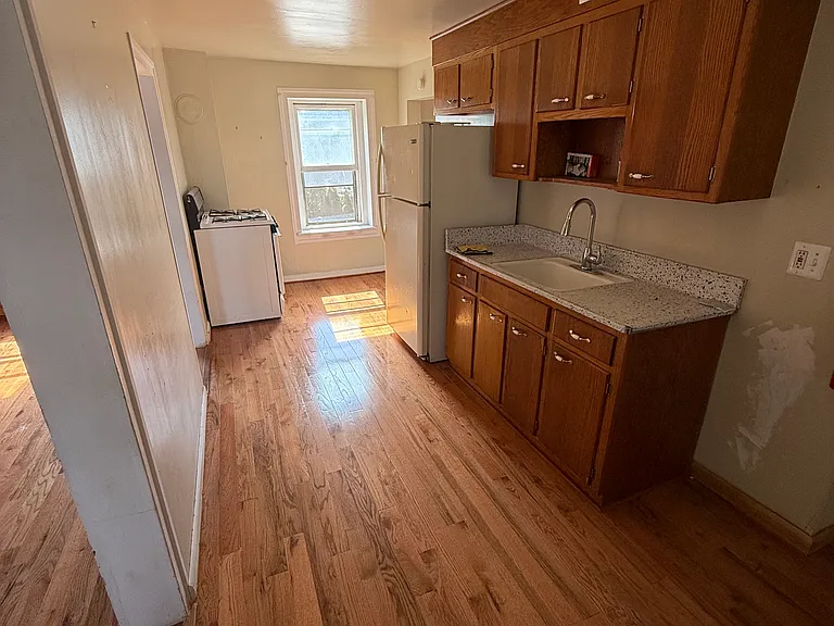 31 Smith St #2 — Photo 5
