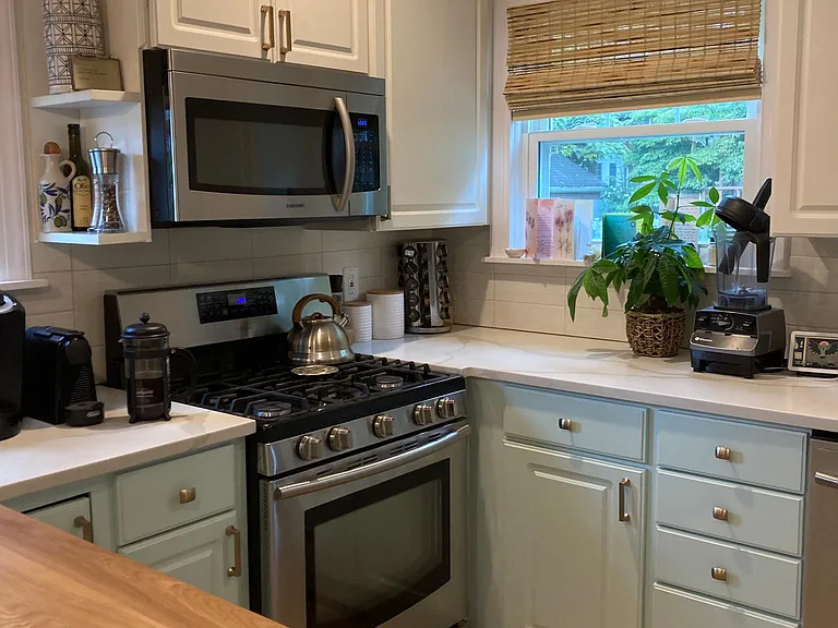 221 Orchard Ln — Photo 3