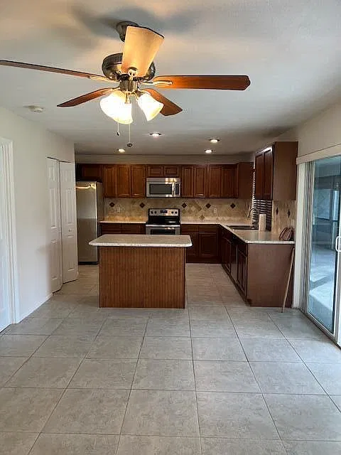 153 Meadowlark Dr