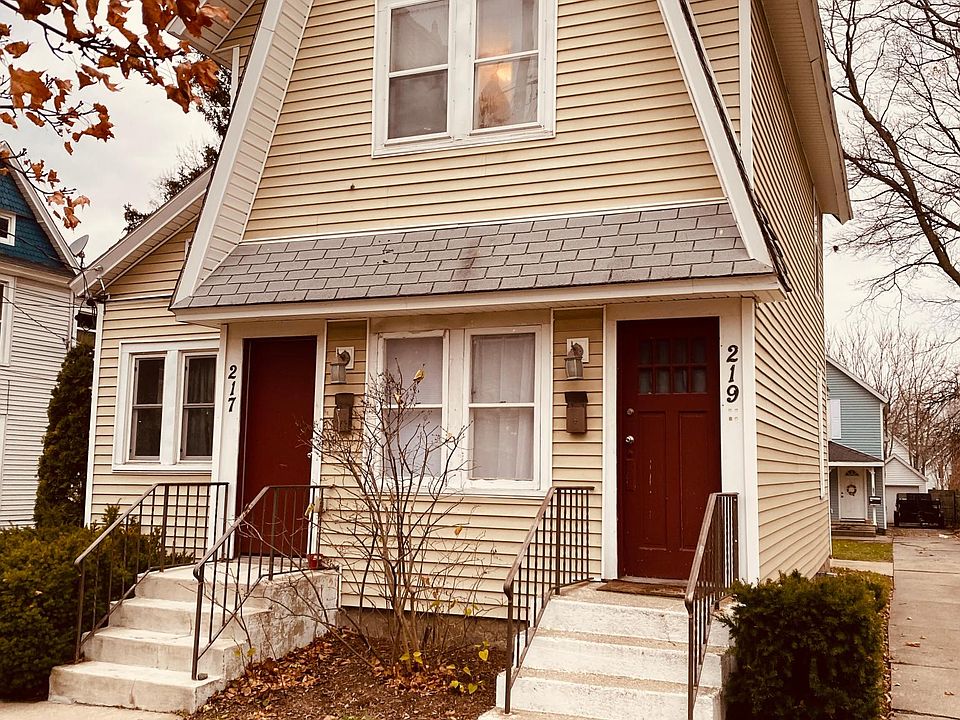 1st image of 219 Carrier St NE