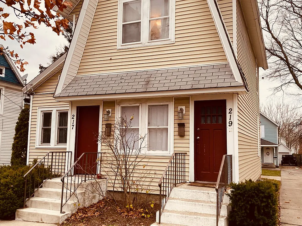 217 Carrier St NE #219