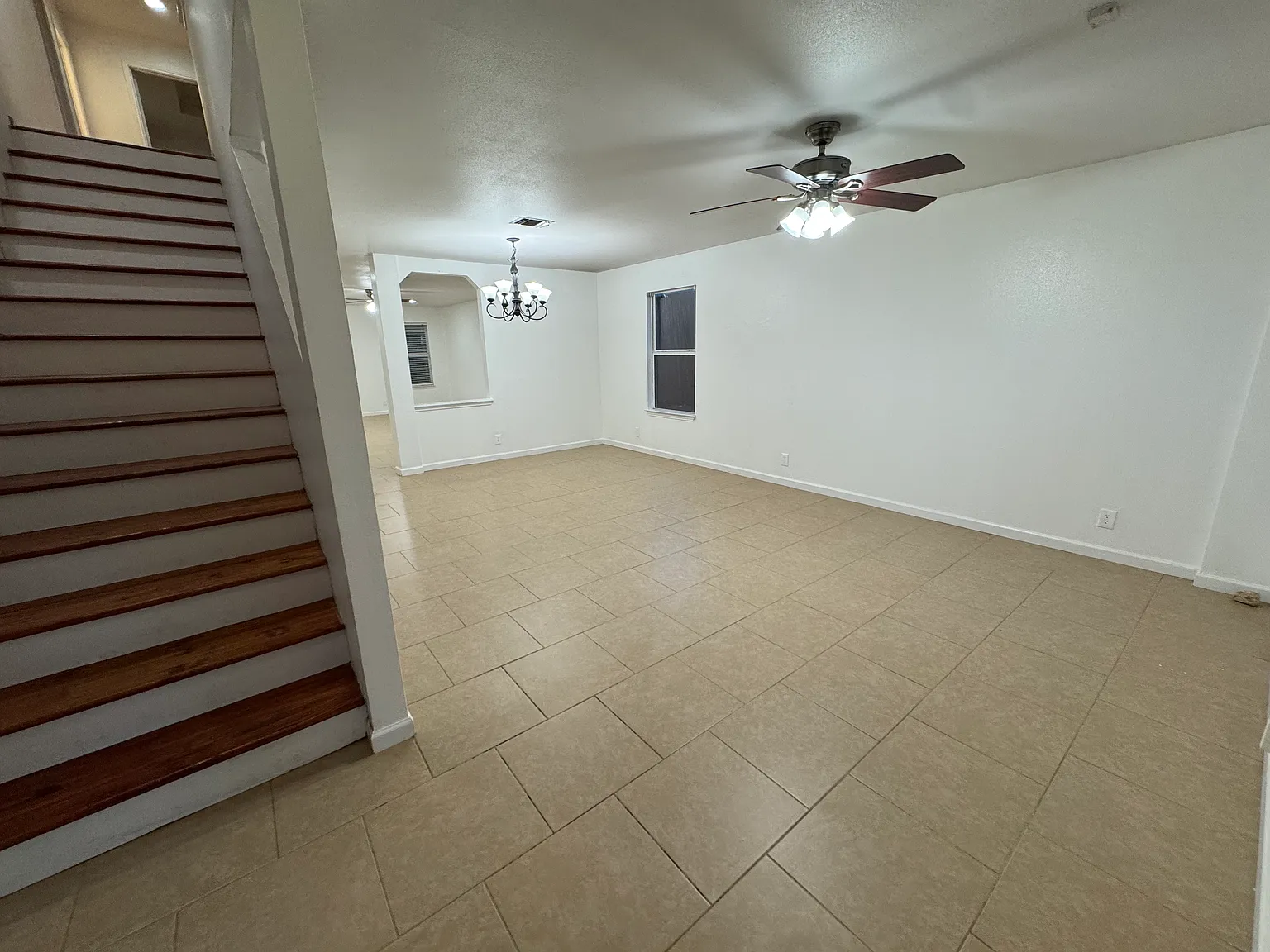 3 bed, 2222 sqft, $1,745 — Photo 2