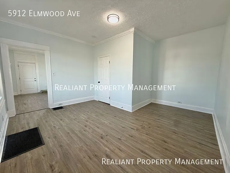 5912 Elmwood Ave — Photo 5