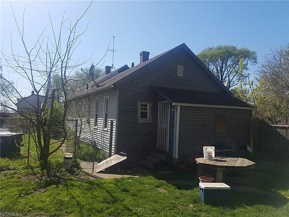 3rd image of 3267 E 48th St