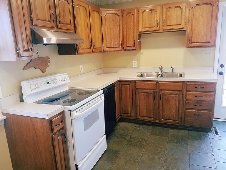 1301 Mockingbird Ln — Photo 5
