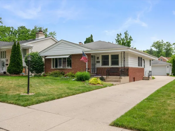 551 S Poplar Ave, Elmhurst, IL 60126