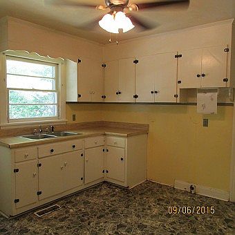 5th image of 1418 Williamsport Pike