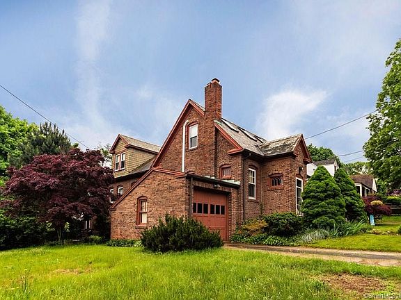 3rd image of 95 Beacon Ave