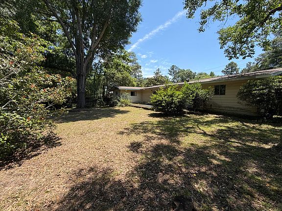 3rd image of 213 Beverly Ln