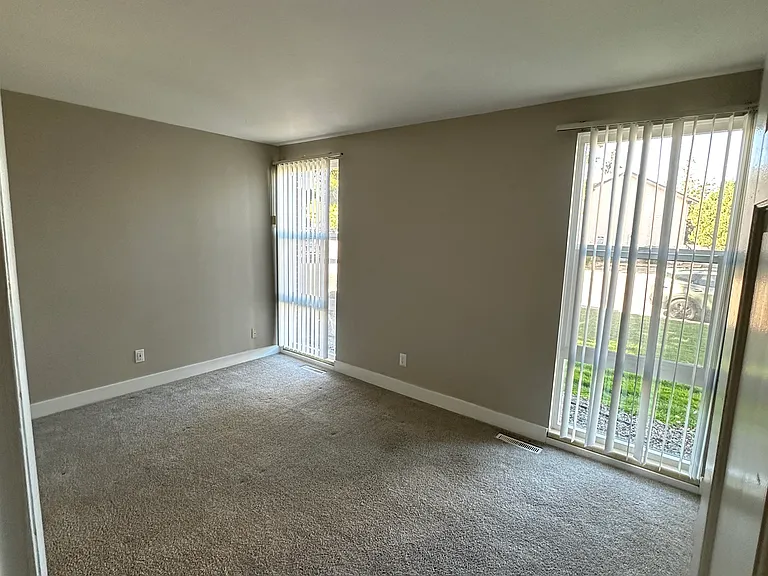 Laguna Pl — Photo 7