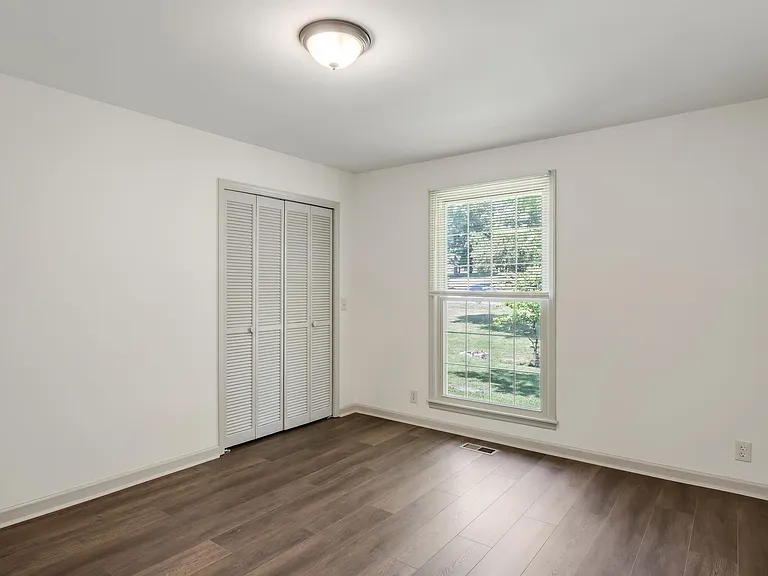 301 Glenwood Dr — Photo 12
