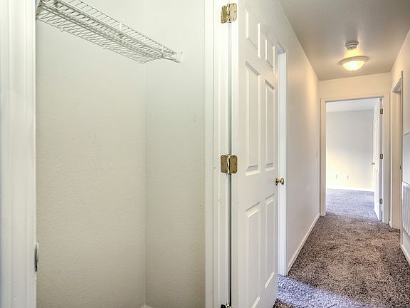 4th image of 408 Fairway Mdws #9