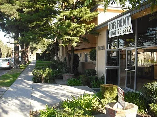 Dolphin Gardens Photo 1