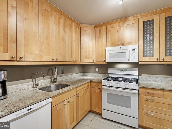3rd image of 3001 Veazey Ter NW APT 923