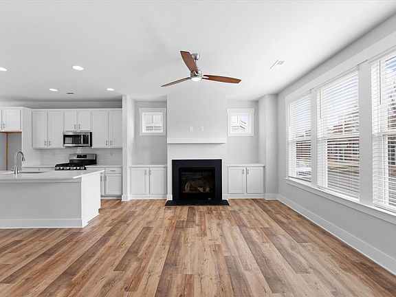 2nd image of 628 Amalfi Dr