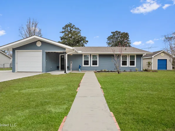 254 Pine Ridge Dr, Waveland, MS 39576