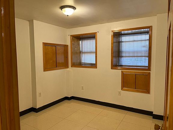 3rd image of 902 42nd St #B