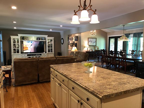 4th image of 899 McPherson Dr