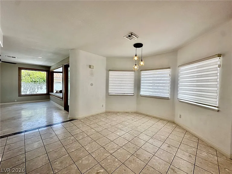 8645 Robinson Ridge Dr — Photo 7