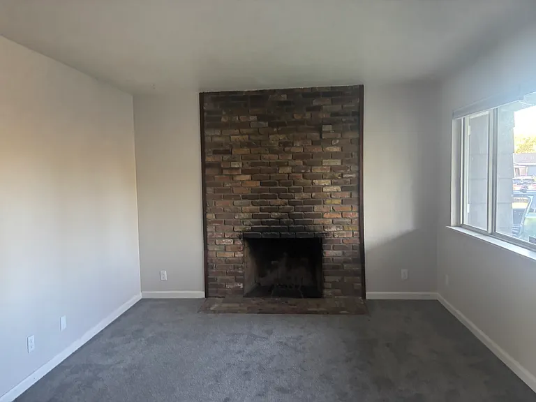 700 Twin Lakes Dr — Photo 4