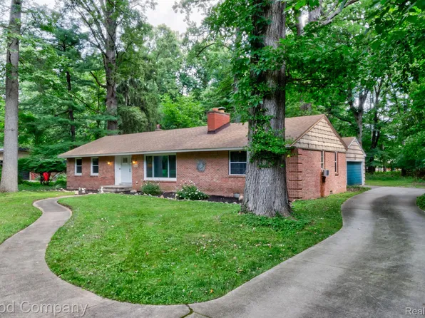 24514 Gleneyrie Dr, Southfield, MI 48033