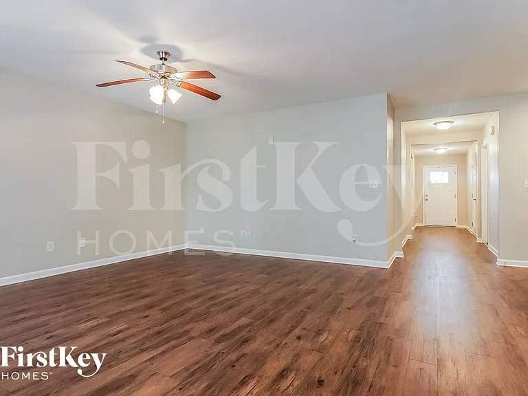 549 Waterstone Dr — Photo 5