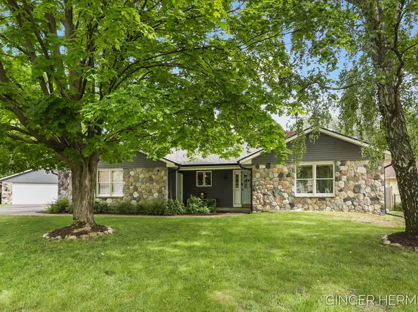 1150 Miede St, Jenison, MI 49428