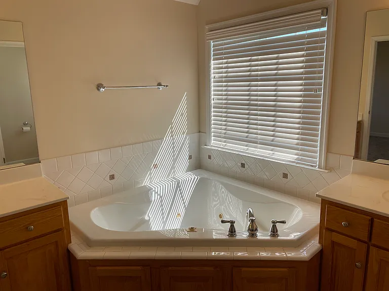 1184 Farmington Dr — Photo 24