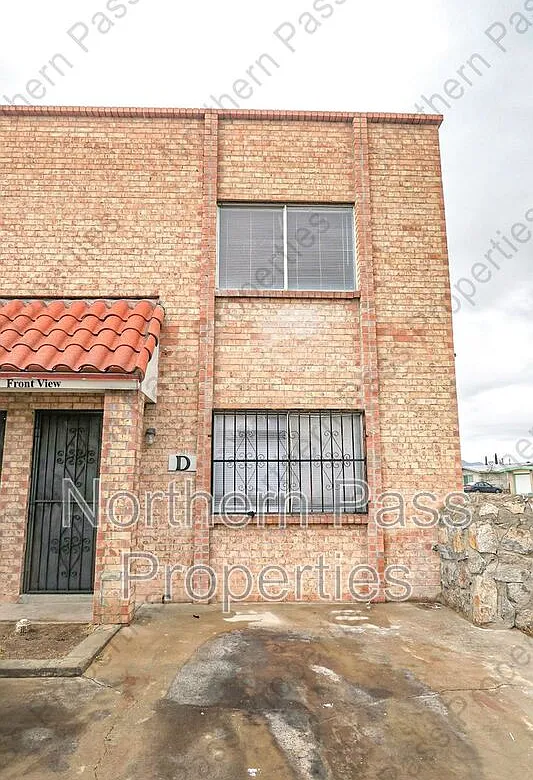 2 bed, 1.5 bath, 884 sqft, $1,095 — Photo 1