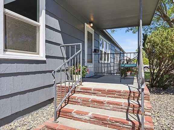 2nd image of 1421 Mahan Ave