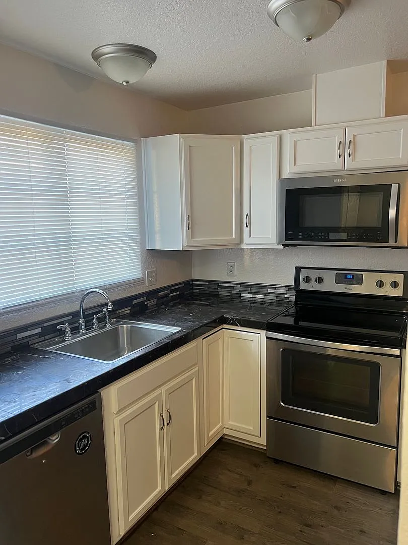 Jackson Townhome — Photo 2