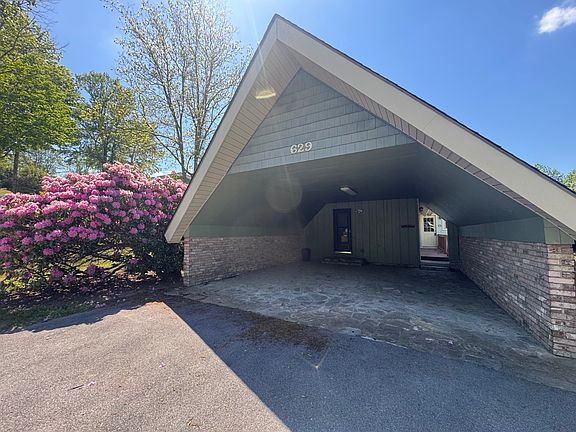 4th image of 629 Mountain Glen Dr