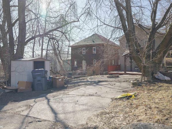1114 Valley St, Burlington, IA 52601
