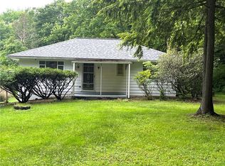 428 Muddy Creek Dr, Slippery Rock, PA 16057