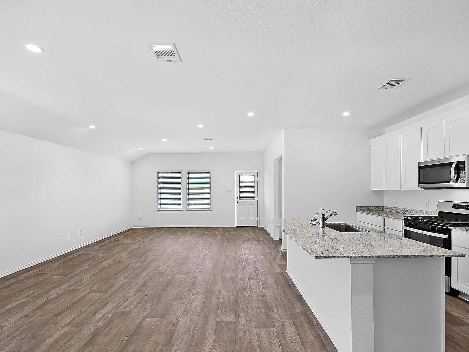 3 bed, 2.0 bath, $2,099 — Photo 2