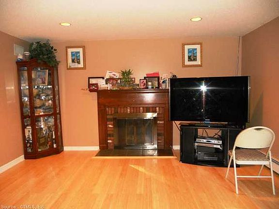 3rd image of 90 Krawski Dr