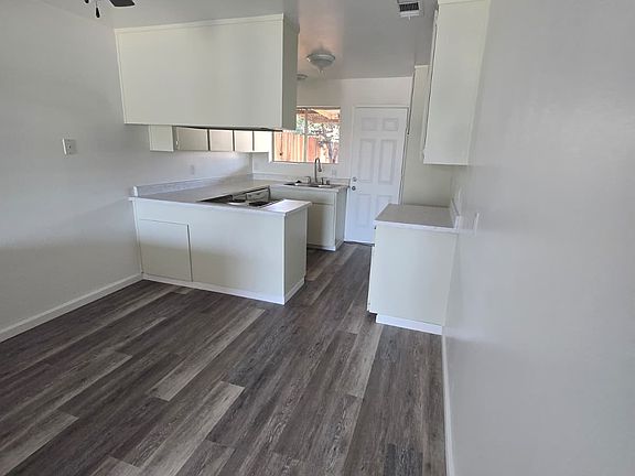 3rd image of 3840 N Fruit Ave APT 14