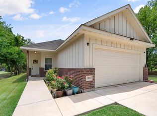 301 Ezell St, Alvarado, TX 76009