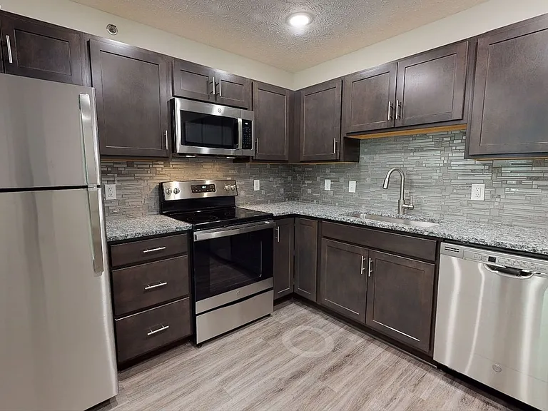4001 Holdrege St — Photo 37